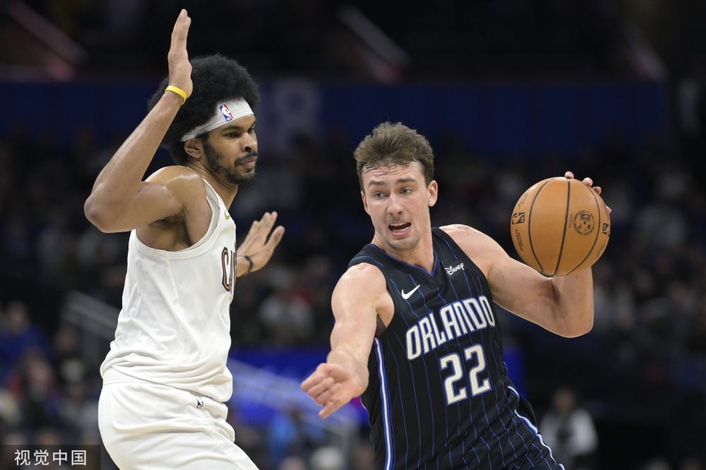 与曼联形成 与曼联形成