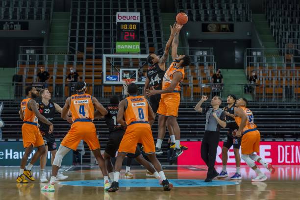 现出令人折 现出令人折